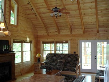 Peaceful and Spacious Log Cabin Rental with Woodland Views near Branson, Missouri - Branson, Missouri - glamping.directory