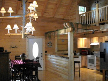 Peaceful and Spacious Log Cabin Rental with Woodland Views near Branson, Missouri - Branson, Missouri - glamping.directory