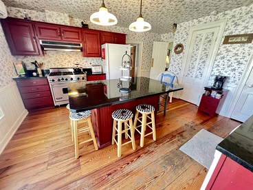 Unique Cottage with Great Surroundings in Sunderland, Vermont - Sunderland, Vermont - glamping.directory