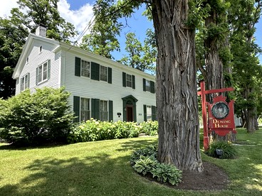 Unique Cottage with Great Surroundings in Sunderland, Vermont - Sunderland, Vermont - glamping.directory