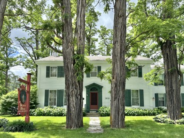 Unique Cottage with Great Surroundings in Sunderland, Vermont - glamping.directory