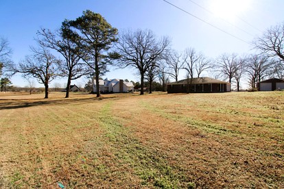 Peaceful Retreat with Expansive Yards & Cozy Outdoor Spaces in Alexander, Arkansas - Alexander, Arkansas - glamping.directory