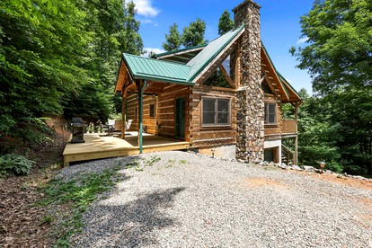 Wonderful Cabin near Boone Perfect for a Weekend Getaway in Nature - Trade, Tennessee - glamping.directory