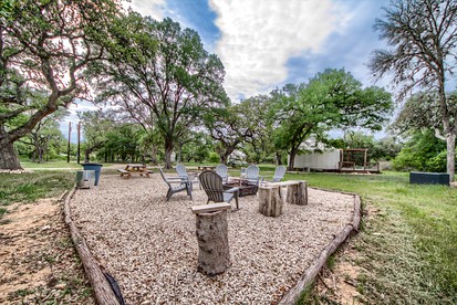 Luxurious Yurt near New Braunfels and Canyon Lake, Perfect for a Romantic Weekend - New Braunfels, Texas - glamping.directory