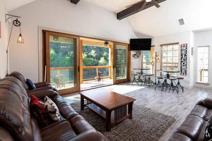 Guadalupe River Glamping Home, Perfect for a Family Adventure in Canyon Lake, Texas - Canyon Lake, Texas - glamping.directory