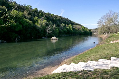 Guadalupe River Glamping Home, Perfect for a Family Adventure in Canyon Lake, Texas - Canyon Lake, Texas - glamping.directory
