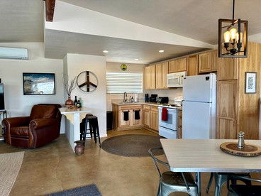 Remote Cabin with Hot-Tub and Desert Views in California - Landers, California - glamping.directory