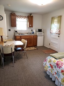 Rustic Lakeside Vacation Rental with Beach Access in Vermilion, Ohio - Vermillion, Ohio - glamping.directory