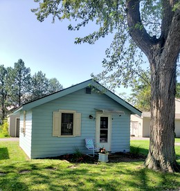 Rustic Lakeside Vacation Rental with Beach Access in Vermilion, Ohio - glamping.directory