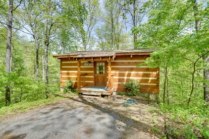 Lovely Getaways to Great Smoky Mountains National Park in this Quaint Cabin Rental for 4 - glamping.directory