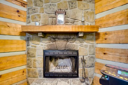 Lovely Getaways to Great Smoky Mountains National Park in this Quaint Cabin Rental for 4 - Gatlinburg, Tennessee - glamping.directory