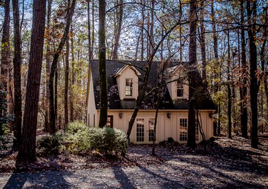 Beautiful Laakeside Cabin near Columbus - Ideal for a Glamping Getaway in Ellaville, Georgia - glamping.directory
