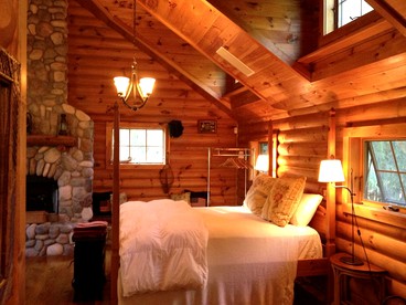 Romantic Chalet Rental with Saline Pool in Woodstock, New York - Woodstock, New York - glamping.directory