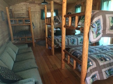 Luxury Cabin Rental for Groups with Bunk Beds near Missoula - Hall, Montana - glamping.directory