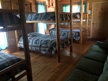 Luxury Cabin Rental for Groups with Bunk Beds near Missoula - Hall, Montana - glamping.directory