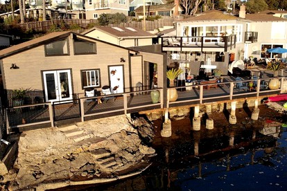 The Boathouse Cottage, Waterfront Morro Bay, CA - Morro Bay, California - glamping.directory