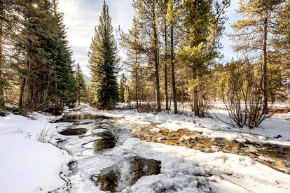 Luxury A-Frame with Hot Tub for Dreamy Vacations in Colorado - Blue River, Colorado - glamping.directory