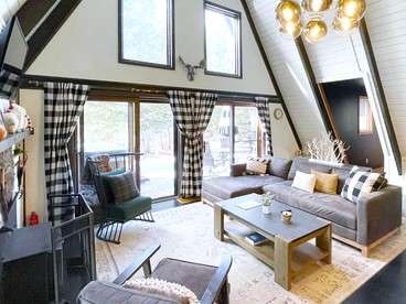 Luxury A-Frame with Hot Tub for Dreamy Vacations in Colorado - Blue River, Colorado - glamping.directory