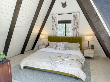 Luxury A-Frame with Hot Tub for Dreamy Vacations in Colorado - Blue River, Colorado - glamping.directory