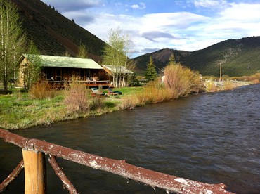 Rustic Cabin Rental with River Views for Group Getaway near Sun Valley, Idaho - Ketchum, Idaho - glamping.directory