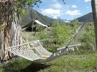 Rustic Cabin Rental with River Views for Group Getaway near Sun Valley, Idaho - Ketchum, Idaho - glamping.directory