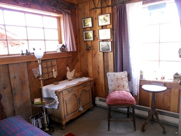 Rustic Cabin Rental with River Views for Group Getaway near Sun Valley, Idaho - Ketchum, Idaho - glamping.directory