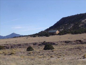 Large Cabin Rental with Breathtaking Mountain Views on Colorado Plains - Gardner, Colorado - glamping.directory