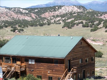 Large Cabin Rental with Breathtaking Mountain Views on Colorado Plains - glamping.directory
