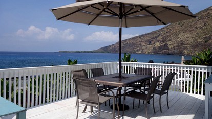 Waterfront Vacation Rental with Private Kayak Launch on Kealakekua Bay, Big Island, Hawaii - Captain Cook, Hawaii - glamping.directory