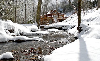 Secluded Creekside Cabin Rental near Mt. Mitchell in Western North Carolina - Black Mountain, North Carolina - glamping.directory