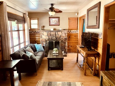 Charming and Rustic Cabin in Big Bear, California, Perfect for a Weekend Glamping Retreat - Big Bear Lake, California - glamping.directory