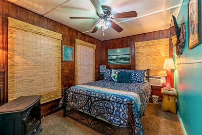 Whimsical Mermaid Retreat with Private Deck in Bacliff, Texas - Bacliff, Texas - glamping.directory