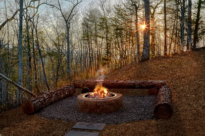 Incredible Cabin with Fire Pit and Games in Zion Grove, Tennessee - Zion Grove, Tennessee - glamping.directory