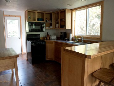 Rustic Log Cabin on the Banks of Kenai Lake, Alaska - Cooper Landing, Alaska - glamping.directory