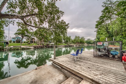 Guadalupe River Glamping Stay in New Braunfels, Texas - New Braunfels, Texas - glamping.directory