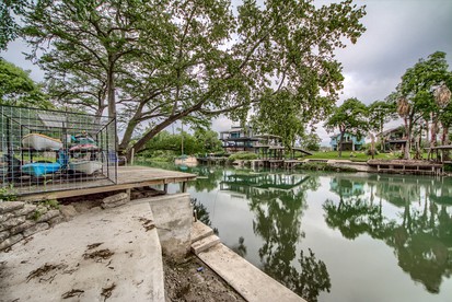 Guadalupe River Glamping Stay in New Braunfels, Texas - New Braunfels, Texas - glamping.directory