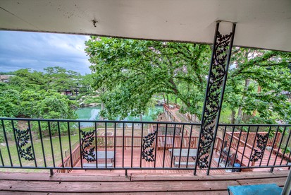 Guadalupe River Glamping Stay in New Braunfels, Texas - New Braunfels, Texas - glamping.directory