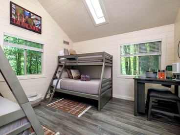 Secluded Forest Paradise: Cozy Cabin on 150 Acres in Transylvania County, NC - Transylvania County, North Carolina - glamping.directory