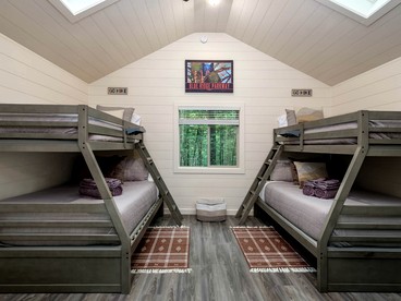 Secluded Forest Paradise: Cozy Cabin on 150 Acres in Transylvania County, NC - Transylvania County, North Carolina - glamping.directory
