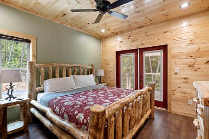 Secluded Serenity: Unwind in a 5-Bedroom Luxury Cabin with Hot Tub on Thunder Mountain, Tennessee - Sevierville, Tennessee - glamping.directory