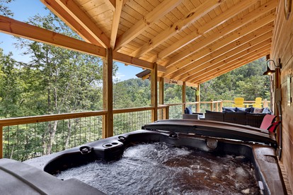 Secluded Serenity: Unwind in a 5-Bedroom Luxury Cabin with Hot Tub on Thunder Mountain, Tennessee - Sevierville, Tennessee - glamping.directory