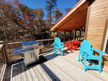 Secluded Serenity: Unwind in a 5-Bedroom Luxury Cabin with Hot Tub on Thunder Mountain, Tennessee - Sevierville, Tennessee - glamping.directory