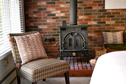 Luxurious Vintage-Inspired Cottage with Sauna for a Fantastic Family Retreat near Madison, Ohio - Madison, Ohio - glamping.directory
