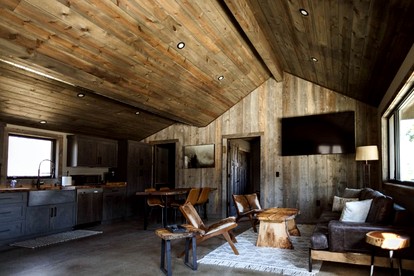 Luxurious Vintage-Inspired Cottage with Sauna for a Fantastic Family Retreat near Madison, Ohio - Madison, Ohio - glamping.directory