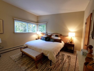 Luxurious Vintage-Inspired Cottage with Sauna for a Fantastic Family Retreat near Madison, Ohio - Madison, Ohio - glamping.directory