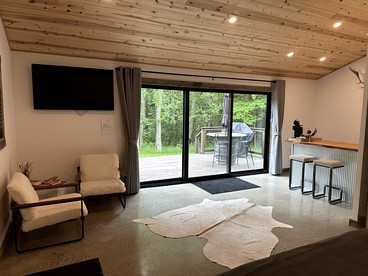 Luxurious Vintage-Inspired Cottage with Sauna for a Fantastic Family Retreat near Madison, Ohio - Madison, Ohio - glamping.directory