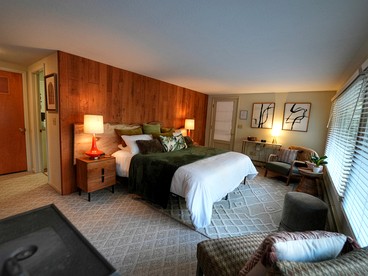 Luxurious Vintage-Inspired Cottage with Sauna for a Fantastic Family Retreat near Madison, Ohio - Madison, Ohio - glamping.directory