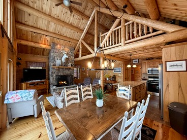Cozy Log Cabin Retreat with Mountain Views in Bridgton, Maine - Bridgton, Maine - glamping.directory