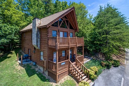 Breathtaking Cabin with Hot-Tub, Foosball Table and Outdoor Pool in Pigeon Forge, Tennessee - glamping.directory