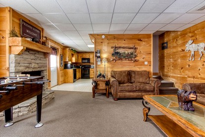 Breathtaking Cabin with Hot-Tub, Foosball Table and Outdoor Pool in Pigeon Forge, Tennessee - Pigeon Forge, Tennessee - glamping.directory